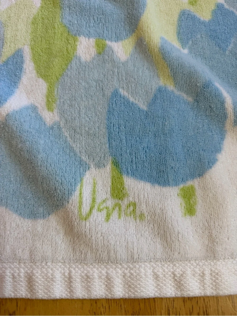 Vintage Vera Collection by Burlington Tulips Floral Bath Towel 49